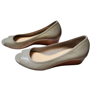 Vintage Cole Haan Womens Air Tali Ot Taupe Wedges with Subtle Elegance - Size 7B